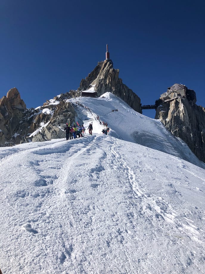 L’Aiguille du Mid depuis l’arrête au printemps